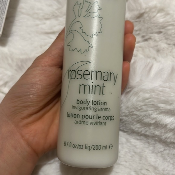 AVEDA ROSEMARY MINT BODY LOTION 6.7OZ 200ML FULL SIZE INVIGORATING MOISTURIZER - Picture 2 of 2